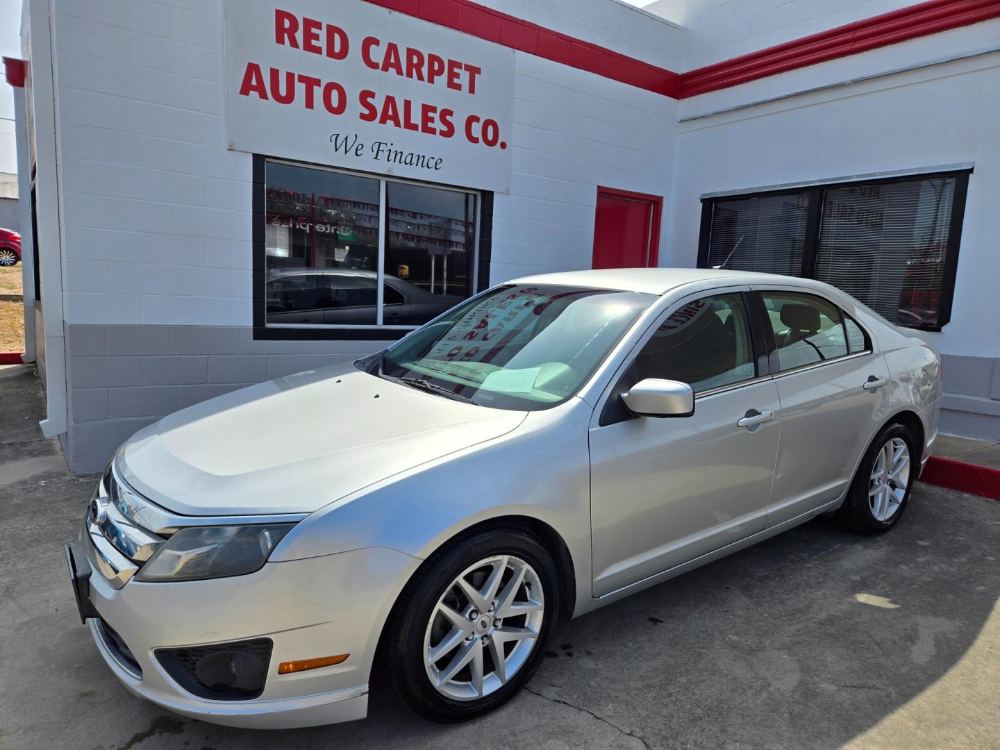 2011 SILVER Ford Fusion (3FAHP0HA6BR) with an 2.5L I4 F DOHC 16V engine, Automatic transmission, located at 503 West Court, Seguin, TX, 78155, (830) 379-3373, 29.568621, -97.969803 - Photo#0